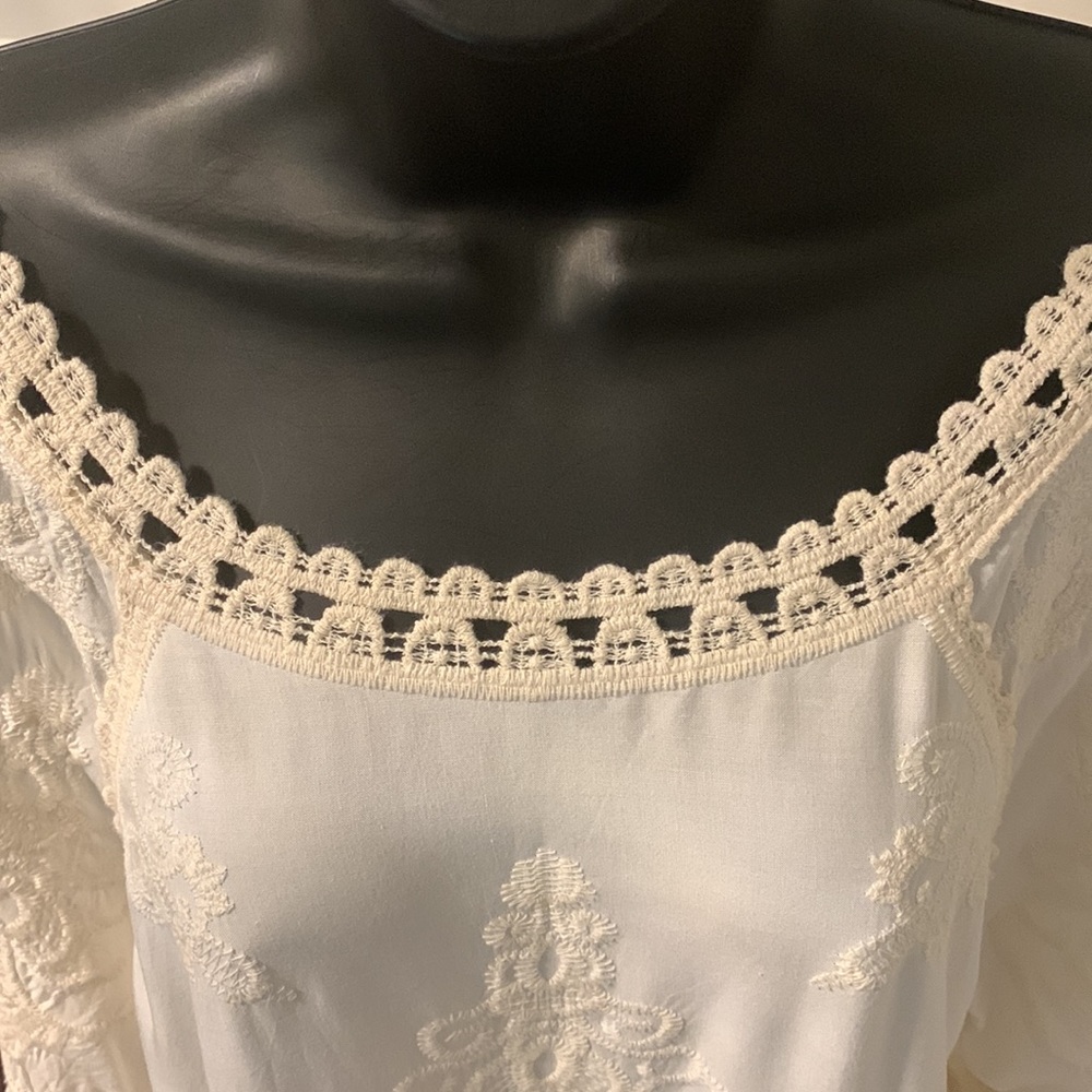 Democracy Boho Ivory Blouse with Lace Trim Size M NWT - Picture 4 of 10